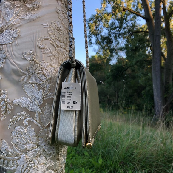 Shoulder Dressy Purse. - Picture 3 of 8